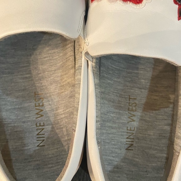 NWOT Nine West Floral Slip On Sneaker - Picture 7 of 8